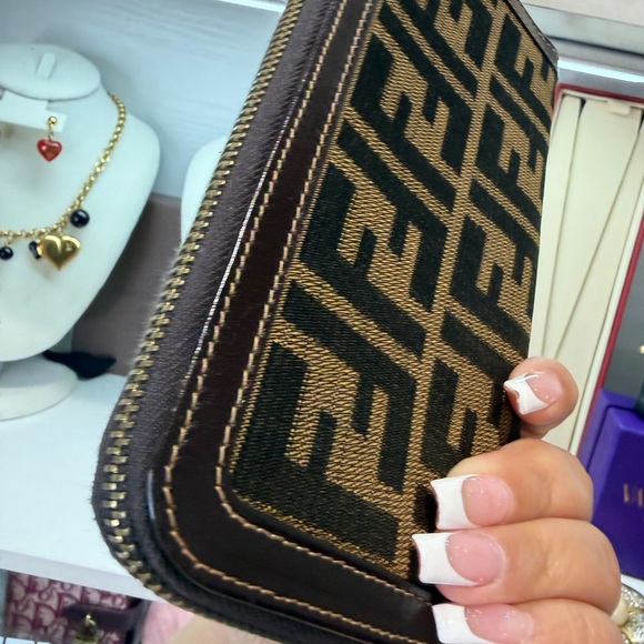 Fendi Zucca zippy wallet - Picture 8 of 12